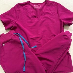 Figs Scrub Set in Rasp Sorbet  2 Pocket Top Zamora Joggers Lg P & Lg F17 PO 2525